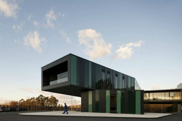 Необычные автобусные остановки и станции (14 фото)