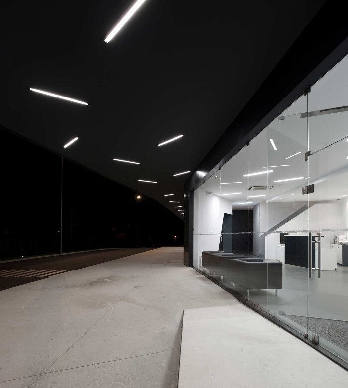 Необычные автобусные остановки и станции (14 фото)