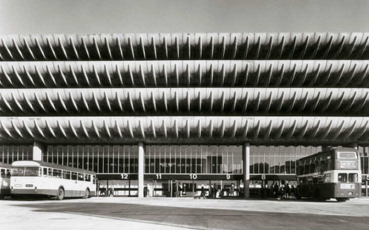 Необычные автобусные остановки и станции (14 фото)