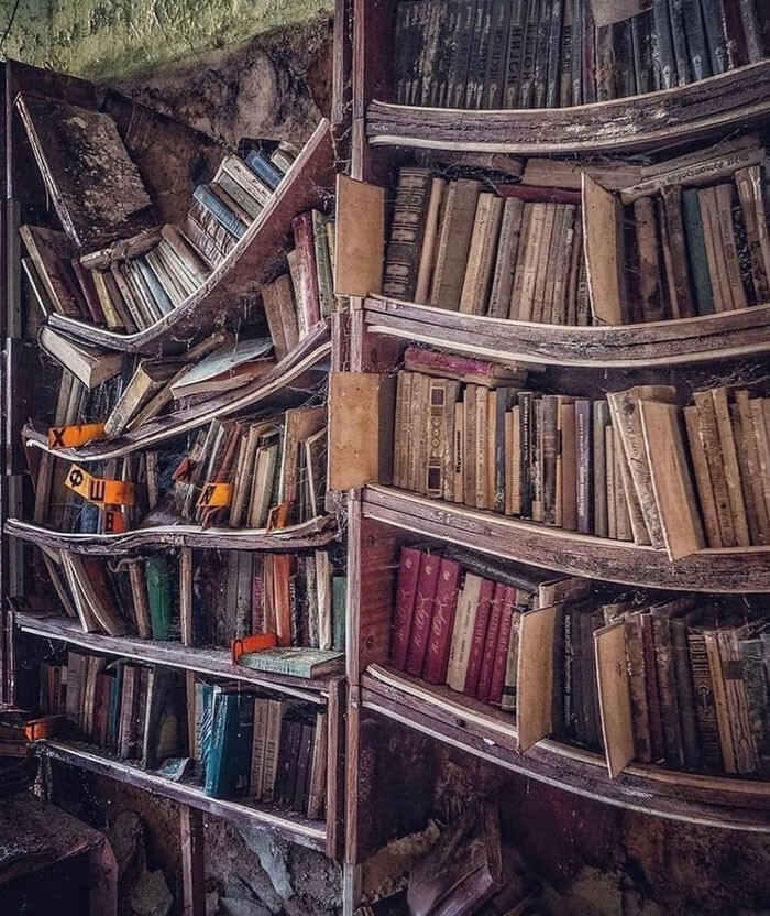 Жутко красивые заброшенные места (25 фото)