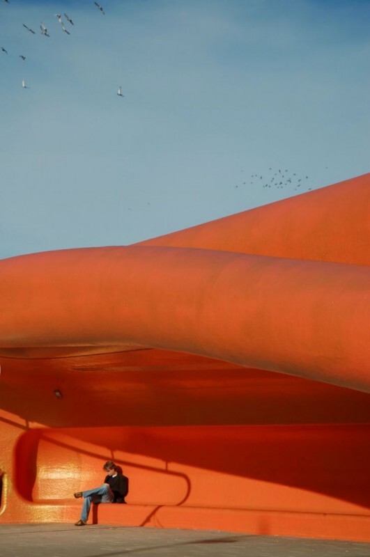 Необычные автобусные остановки и станции (14 фото)